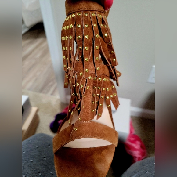 Heels - Picture 1 of 4